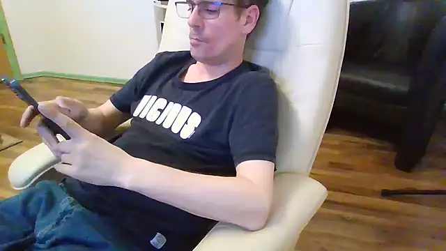 Minm666 online show from January 1, 2025, 10:24 pm