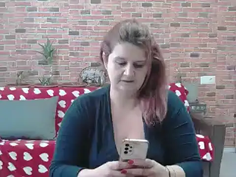 Snapshot of CoryMILF chatting on March 19, 2025, 9:06 am CoryMILF online show from March 19, 2025, 9:06 am