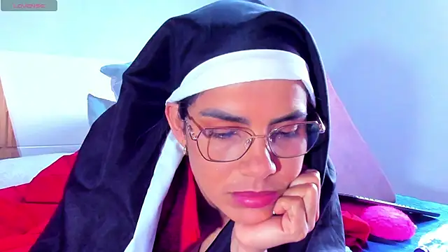 ClaraMariaMon online show from March 20, 2025, 5:04 pm