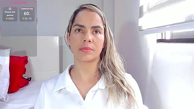 ClaraMariaMon online show from October 19, 2025, 3:34 pm