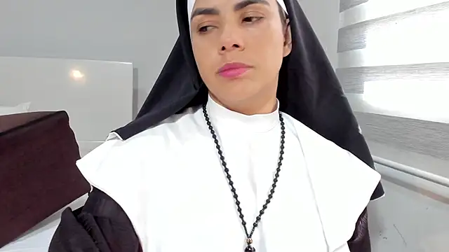 ClaraMariaMon online show from April 23, 2026, 2:52 pm