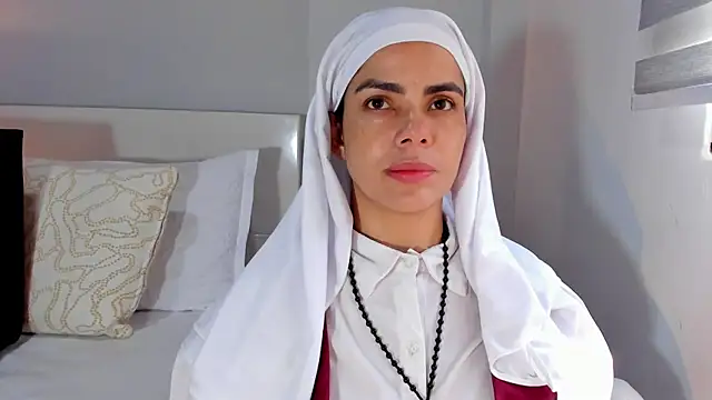 ClaraMariaMon online show from June 24, 2026, 2:27 pm