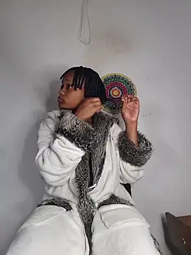 hot-tandy online show from December 13, 2025, 10:04 pm