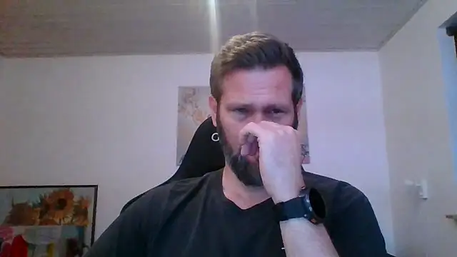 Snapshot of Gotta1 chatting on November 4, 2025, 4:17 pm Gotta1 online show from November 4, 2025, 4:17 pm