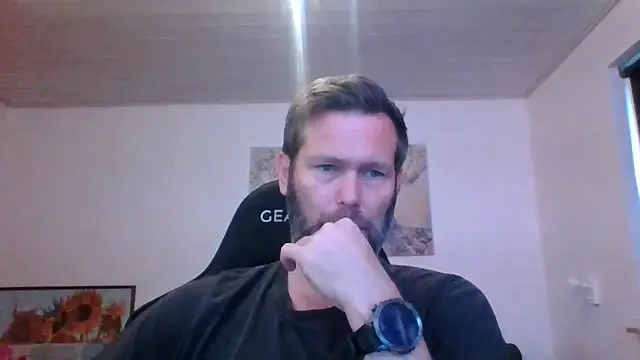 Snapshot of Gotta1 chatting on November 5, 2025, 10:37 am Gotta1 online show from November 5, 2025, 10:37 am