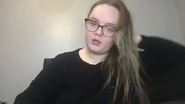 honeyyy24 online show from October 22, 2025, 7:02 pm