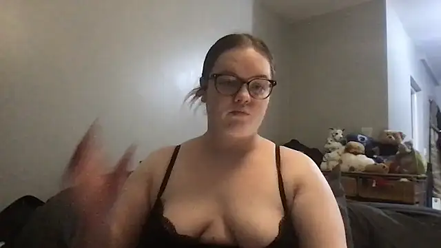 honeyyy24 online show from November 4, 2025, 5:56 pm