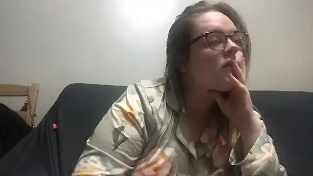 honeyyy24 online show from November 19, 2025, 10:32 pm