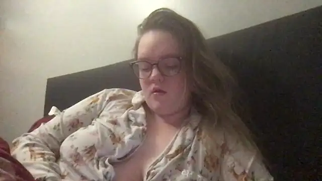 honeyyy24 online show from December 5, 2025, 8:05 pm