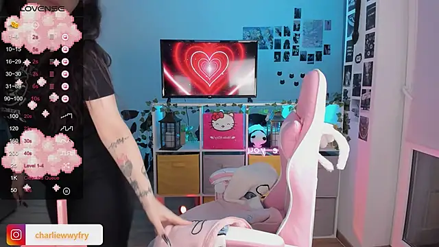 mollydoorsis1 online show from February 7, 2025, 8:10 pm