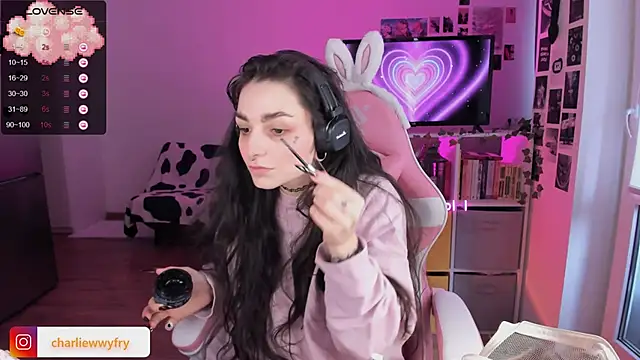 mollydoorsis1 online show from February 8, 2025, 9:13 am