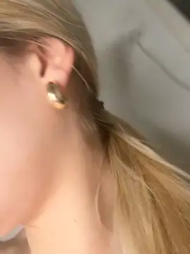 Lolitaxlola online show from April 21, 2026, 10:01 pm