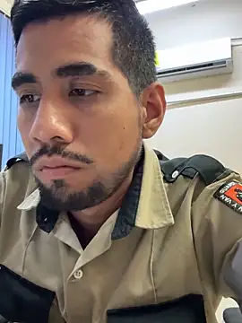 Snapshot of EnriquePersian197 chatting on February 1, 2025, 2:05 am EnriquePersian197 online show from February 1, 2025, 2:05 am