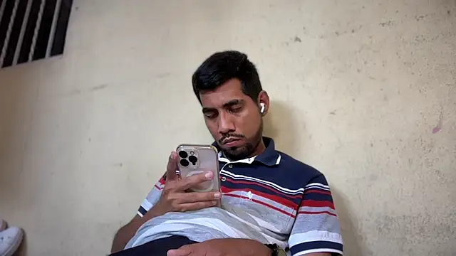 Snapshot of EnriquePersian197 chatting on February 9, 2025, 7:41 pm EnriquePersian197 online show from February 9, 2025, 7:41 pm