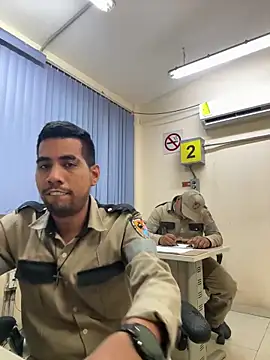 Snapshot of EnriquePersian197 chatting on March 19, 2025, 11:39 am EnriquePersian197 online show from March 19, 2025, 11:39 am