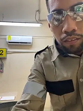 Snapshot of EnriquePersian197 chatting on September 23, 2025, 1:30 am EnriquePersian197 online show from September 23, 2025, 1:30 am