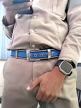 Snapshot of EnriquePersian197 chatting on October 2, 2025, 7:43 pm EnriquePersian197 online show from October 2, 2025, 7:43 pm