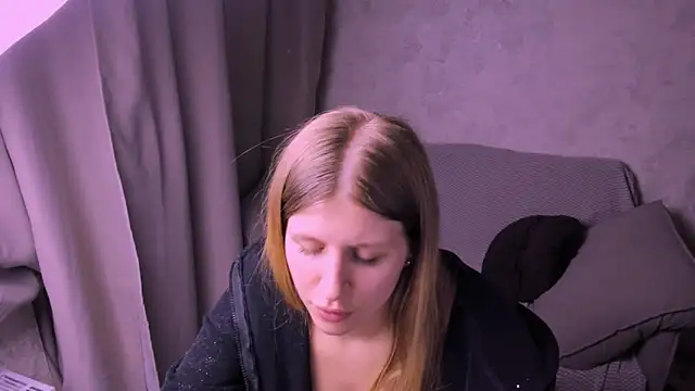 kirraa  online show from February 26, 2025, 7:49 pm