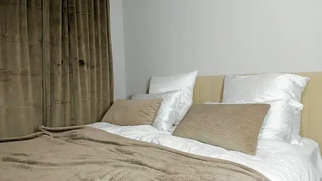 kirraa  online show from November 14, 2025, 9:57 pm