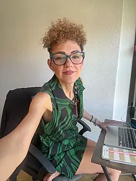 Snapshot of lavaldez chatting on May 20, 2026, 10:54 am lavaldez online show from May 20, 2026, 10:54 am