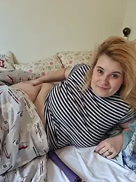 Snapshot of JosieAndYou chatting on March 1, 2025, 10:24 am JosieAndYou online show from March 1, 2025, 10:24 am