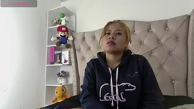 Snapshot of Sweet_Orianaa chatting on July 12, 2026, 11:40 pm Sweet Orianaa online show from July 12, 2026, 11:40 pm