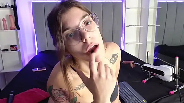 Alice-Rossi online show from December 4, 2024, 3:15 am