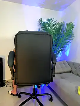 Snapshot of OwenMaximus814 chatting on October 13, 2025, 11:27 pm OwenMaximus814 online show from October 13, 2025, 11:27 pm