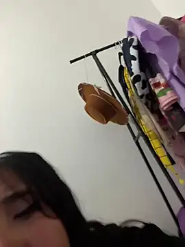 melyescobar online show from December 30, 2024, 1:47 pm