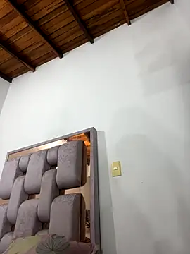 melyescobar online show from November 2, 2025, 3:31 am