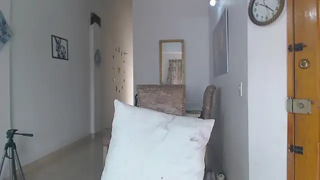 Snapshot of divinepleasury chatting on October 22, 2025, 3:23 pm divinepleasury online show from October 22, 2025, 3:23 pm