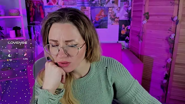 LadyIzabel online show from December 12, 2024, 12:01 pm