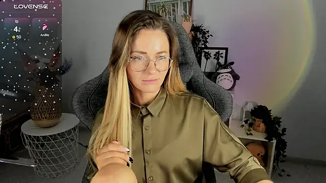 LadyIzabel online show from January 20, 2025, 2:46 pm