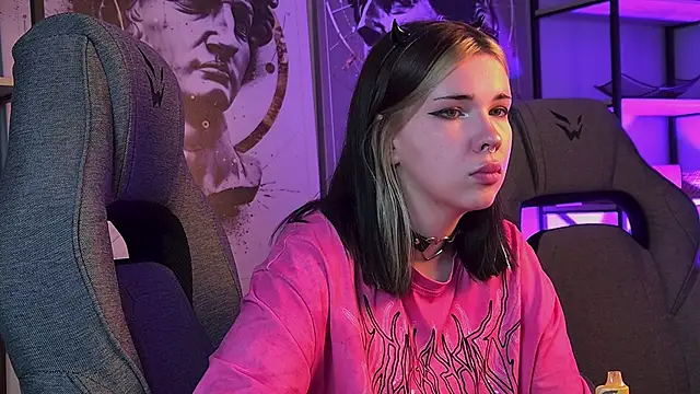 AliceSunday online show from October 31, 2025, 8:37 am