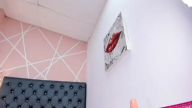 Miia Diiaz online show from February 7, 2025, 7:06 pm