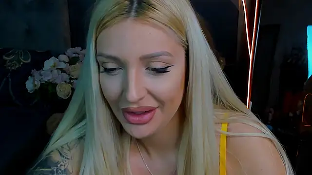 glossy blondegirl online show from October 8, 2025, 1:20 pm