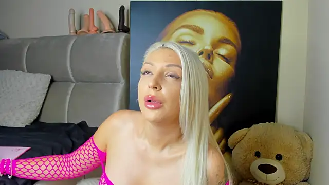 Snapshot of glossy_blondegirl chatting on July 16, 2026, 2:34 pm glossy blondegirl online show from July 16, 2026, 2:34 pm