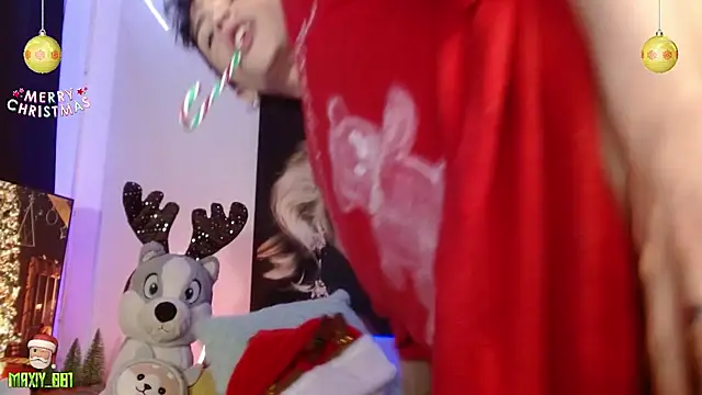 Snapshot of maxiy_001 chatting on December 3, 2024, 11:44 am maxiy 001 online show from December 3, 2024, 11:44 am