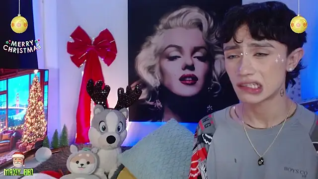 Snapshot of maxiy_001 chatting on December 5, 2024, 7:49 am maxiy 001 online show from December 5, 2024, 7:49 am