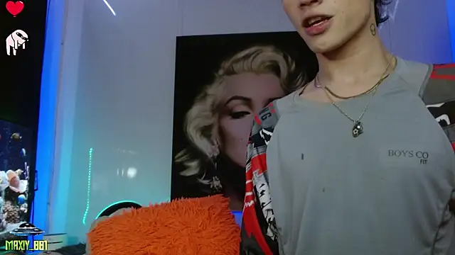 Snapshot of maxiy_001 chatting on January 16, 2025, 10:21 am maxiy 001 online show from January 16, 2025, 10:21 am