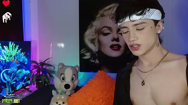 Snapshot of maxiy_001 chatting on January 23, 2025, 4:52 am maxiy 001 online show from January 23, 2025, 4:52 am