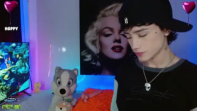 Snapshot of maxiy_001 chatting on February 8, 2025, 7:48 am maxiy 001 online show from February 8, 2025, 7:48 am