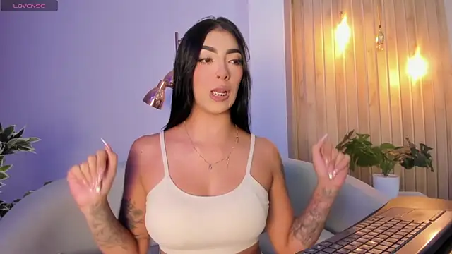 Snapshot of AriRobert_ chatting on October 6, 2025, 3:15 am AriRobert online show from October 6, 2025, 3:15 am