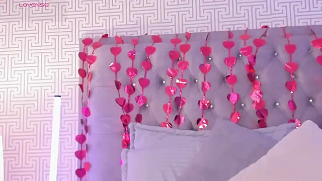 AriRobert  online show from February 15, 2026, 12:36 pm