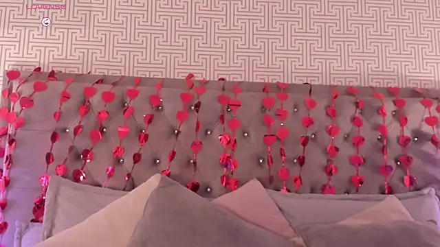 AriRobert  online show from February 19, 2026, 1:29 pm