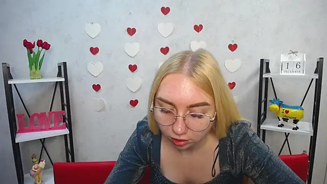 Snapshot of BeatriceFly chatting on December 16, 2024, 12:16 pm BeatriceFly online show from December 16, 2024, 12:16 pm