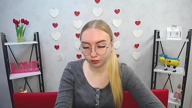 Snapshot of BeatriceFly chatting on December 18, 2024, 9:14 am BeatriceFly online show from December 18, 2024, 9:14 am