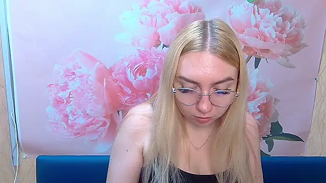 Snapshot of BeatriceFly chatting on September 9, 2025, 5:40 am BeatriceFly online show from September 9, 2025, 5:40 am