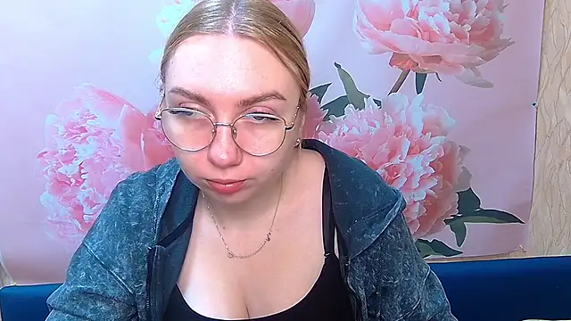 Snapshot of BeatriceFly chatting on September 15, 2025, 5:40 am BeatriceFly online show from September 15, 2025, 5:40 am