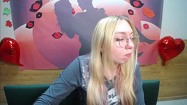 Snapshot of BeatriceFly chatting on October 15, 2025, 12:38 pm BeatriceFly online show from October 15, 2025, 12:38 pm